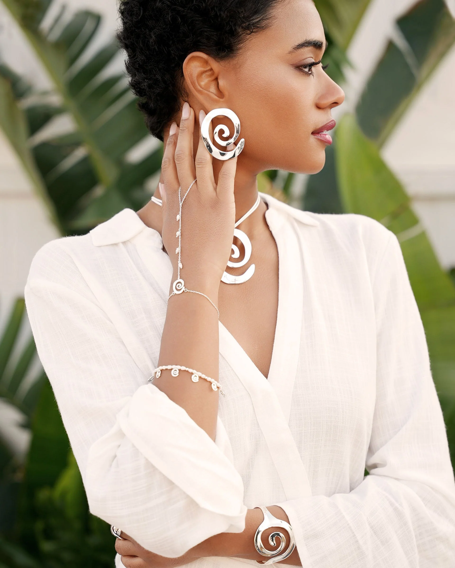 Aura Pearl Hand Chain - Image 9