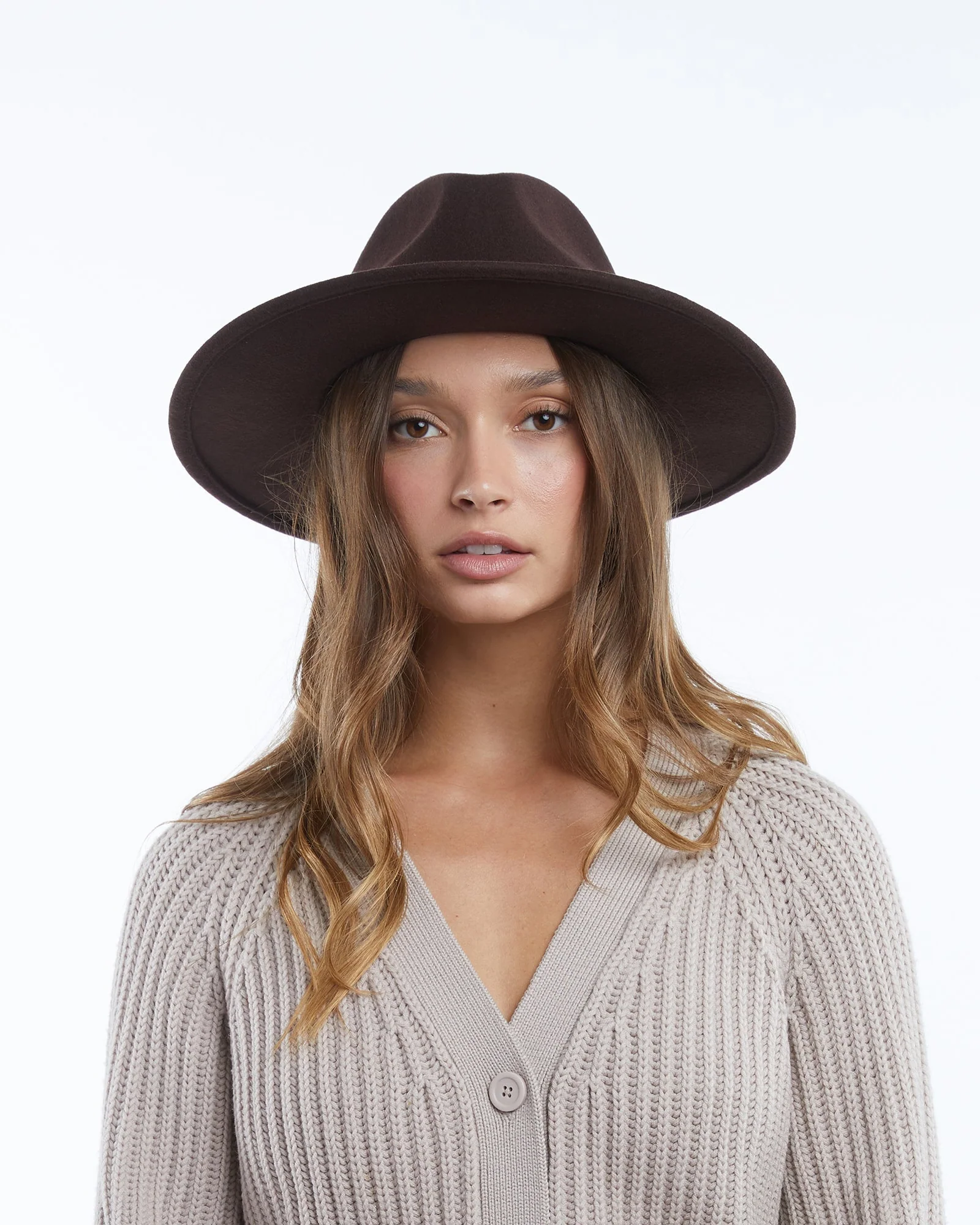Billie in Brown - Image 5