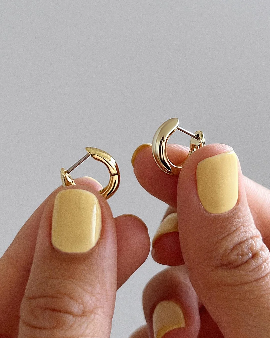 Bold Huggie Hoops - Giulia - Image 3