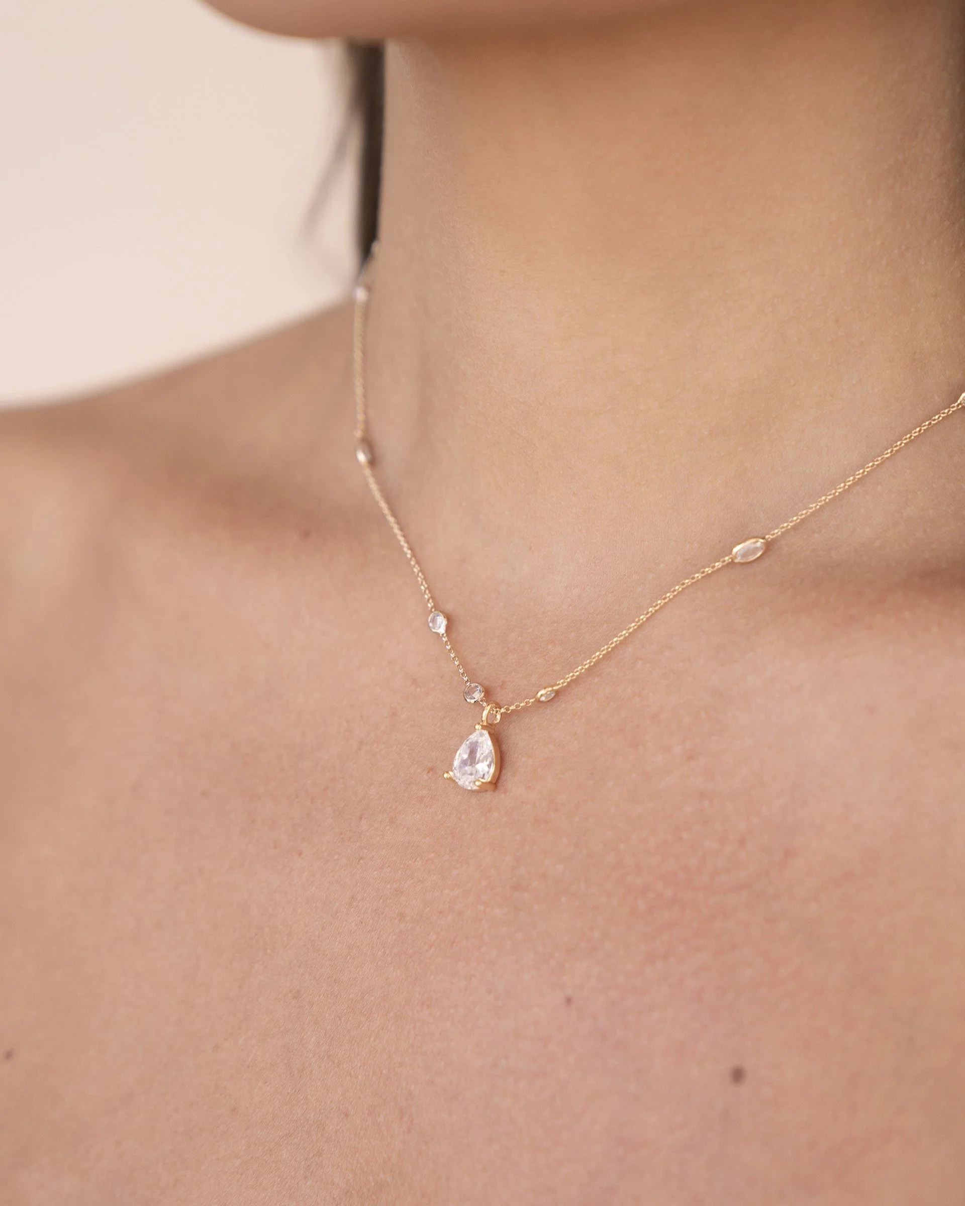 Delicate Crystal Pendant Necklace - Image 4