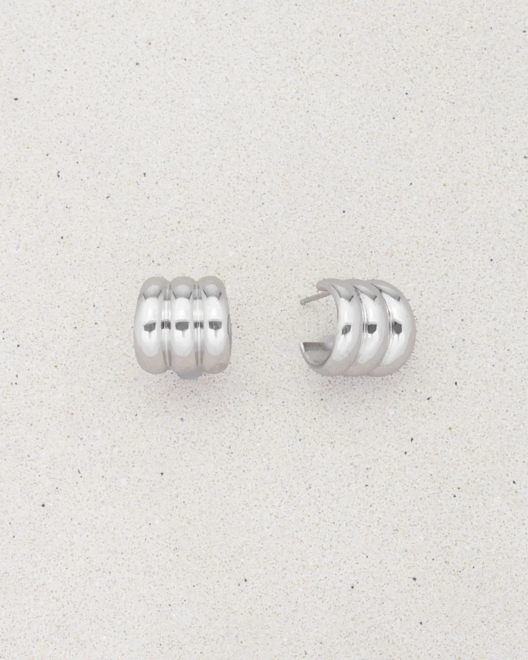 GUGGENHEIM HOOP EARRINGS SILVER - Image 4