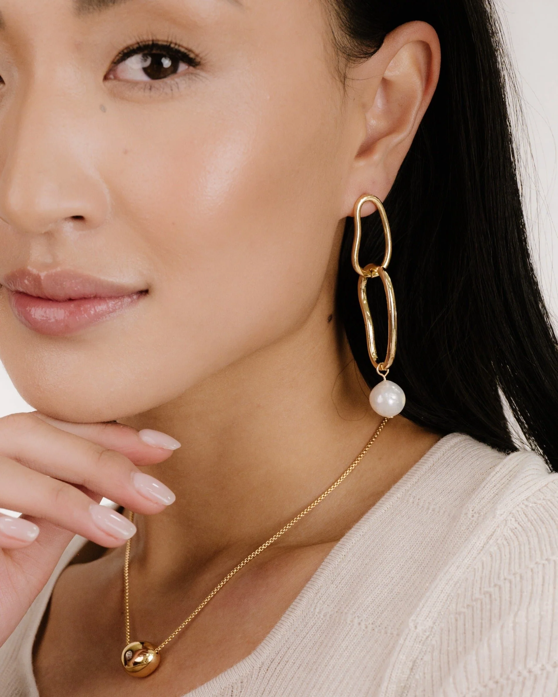 Mara Dangle Pearl Earrings - Image 10