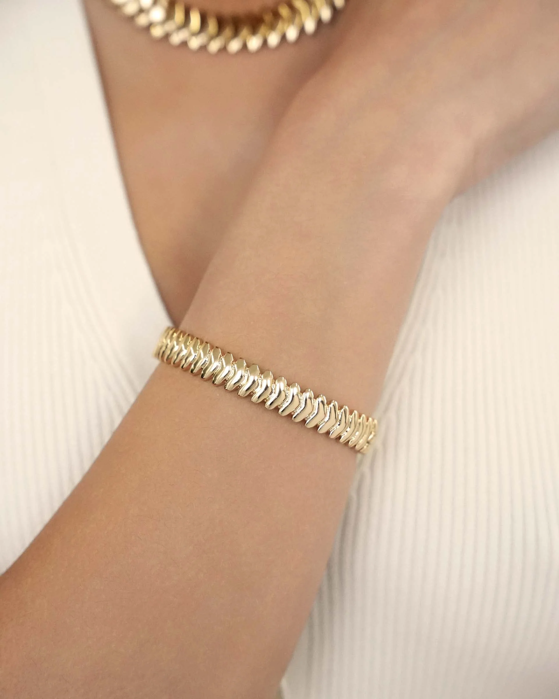 Metal Moderna Bangle - Image 2