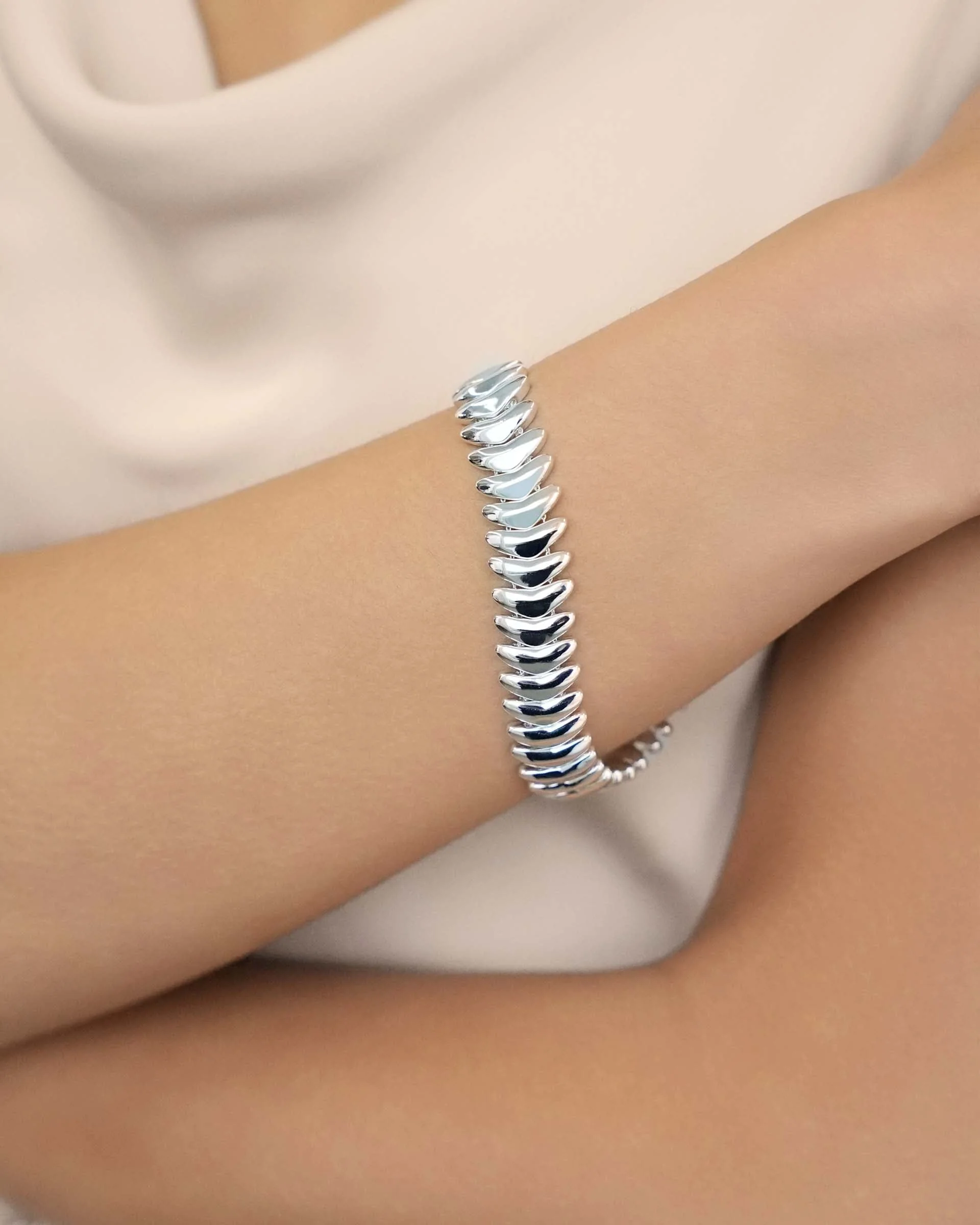 Metal Moderna Bracelet - Image 3