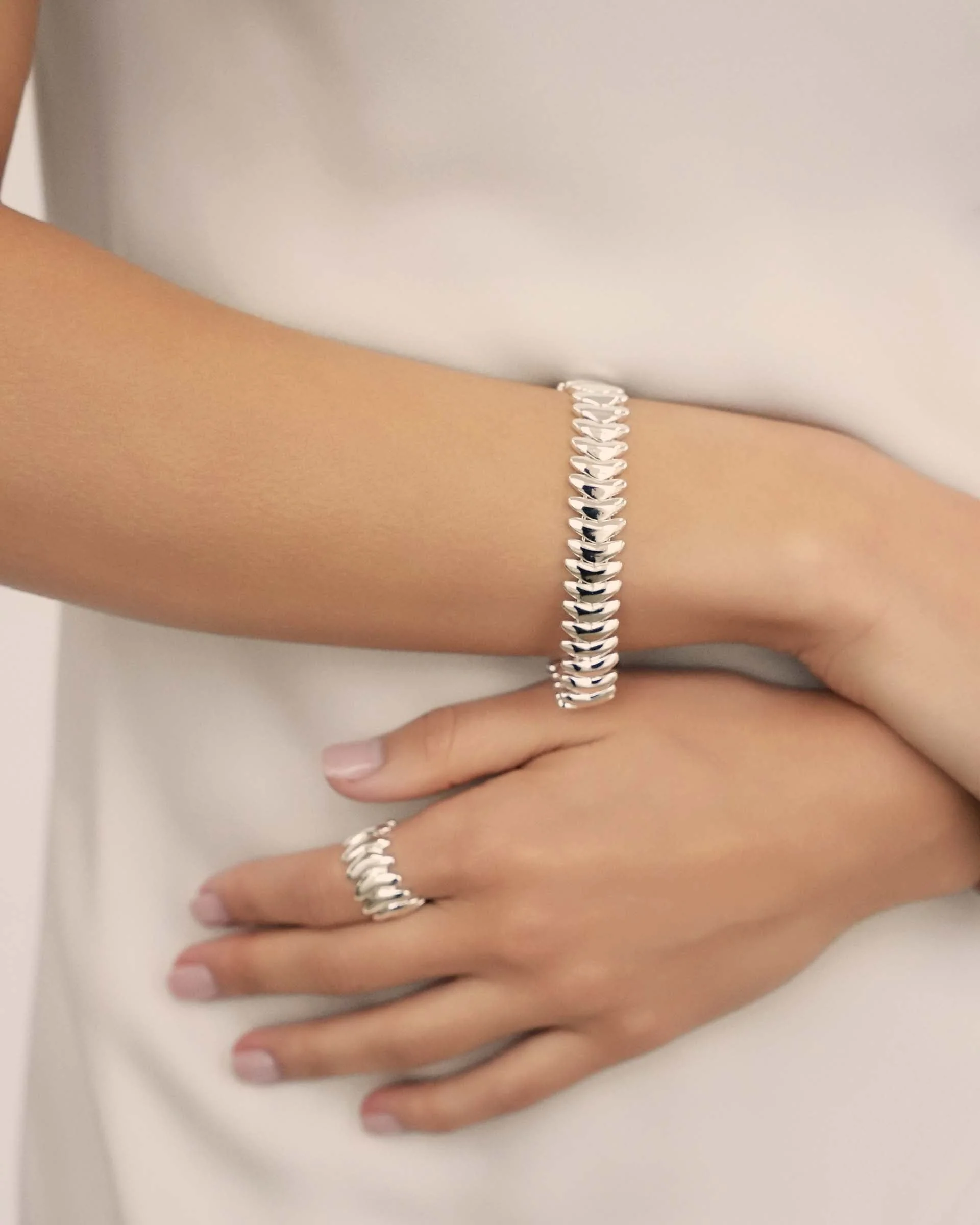Metal Moderna Bracelet - Image 5