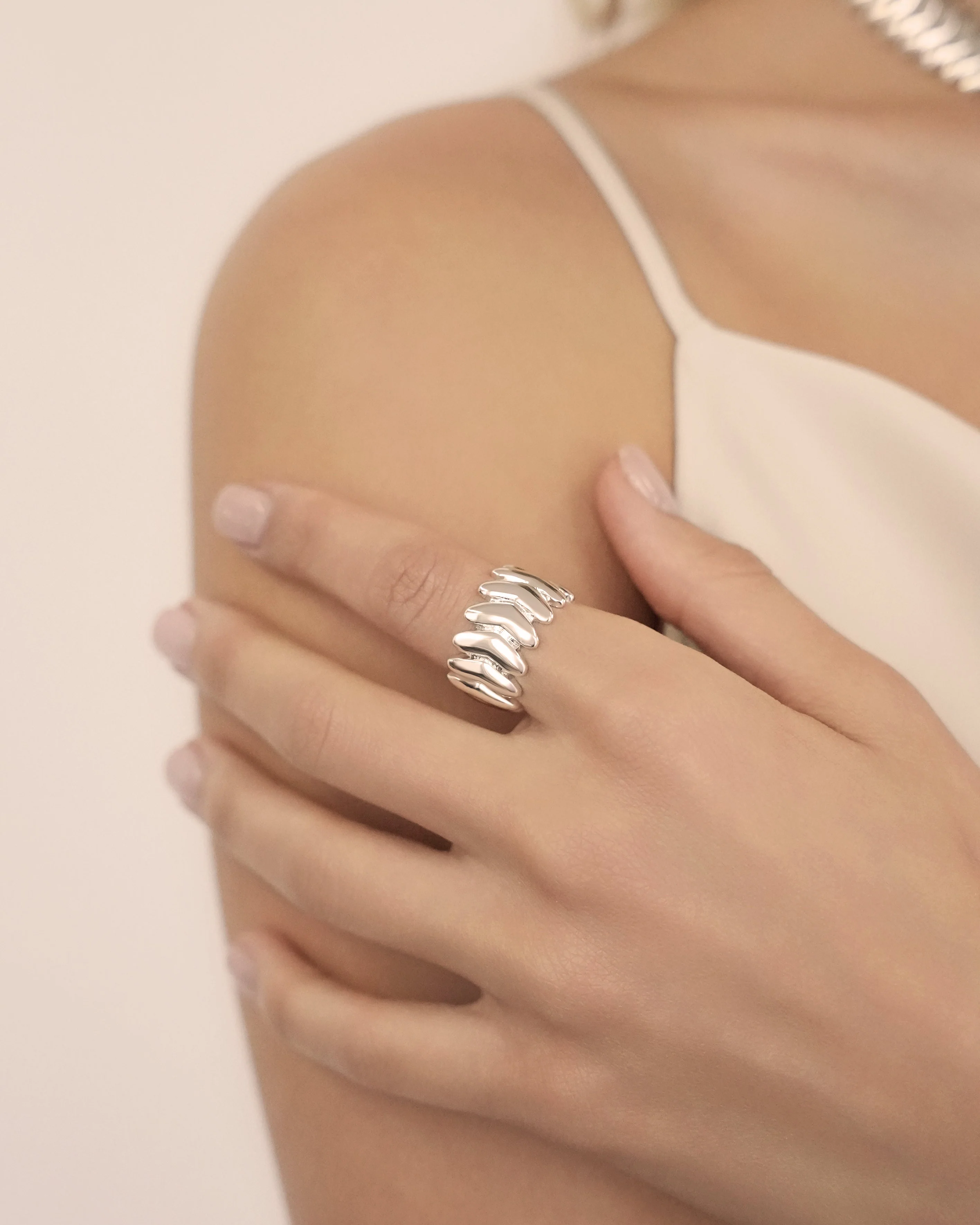 Metal Moderna Ring - Image 3