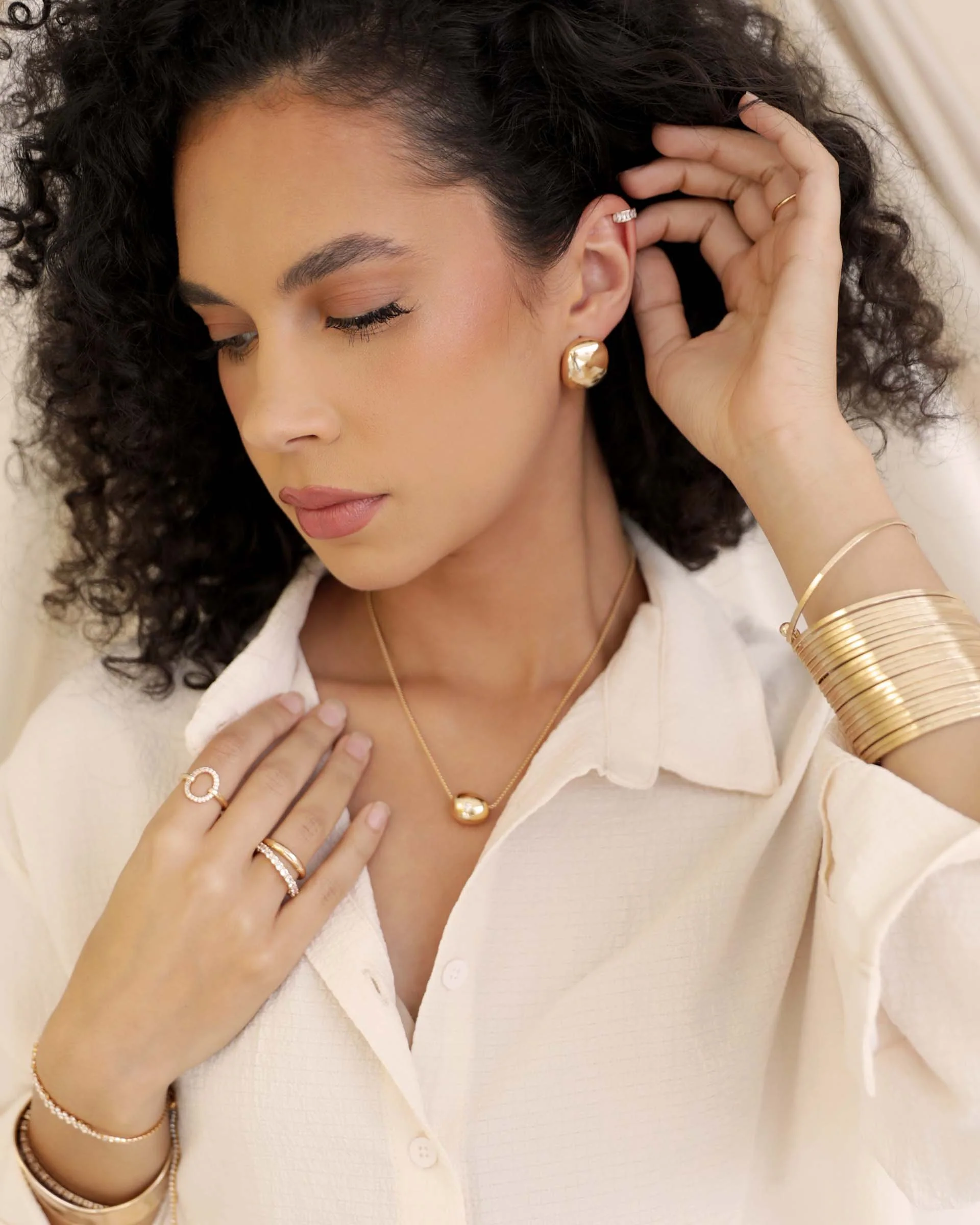 Minimal Curved Square Stud Earrings - Image 9