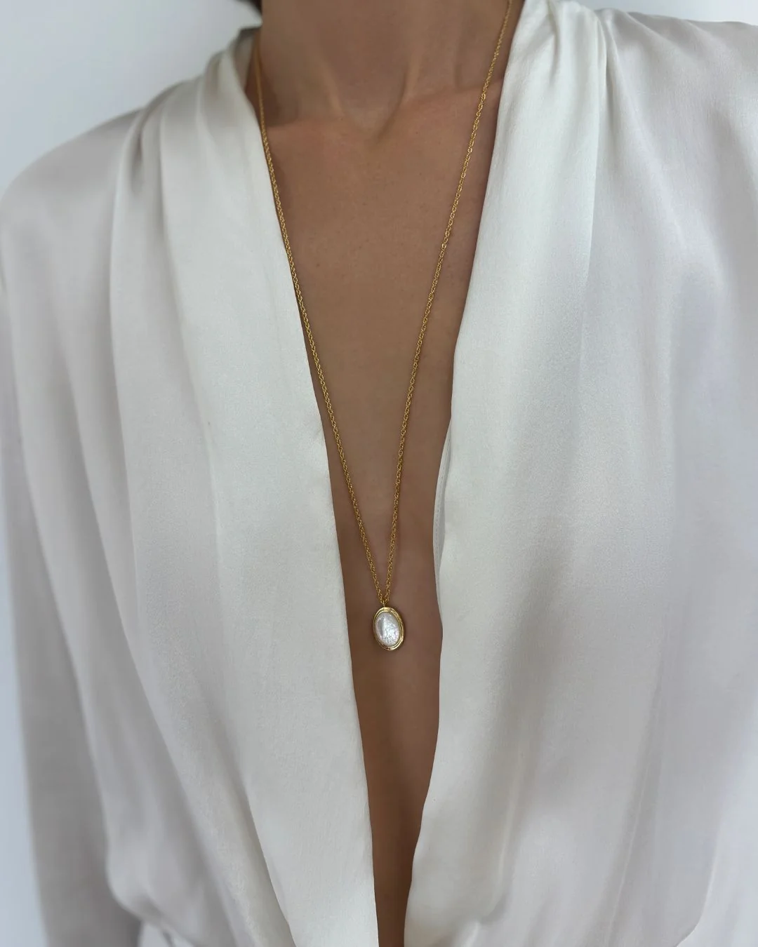 MOTHER-OF-PEARL OLIVIA NECKLACE - Image 2