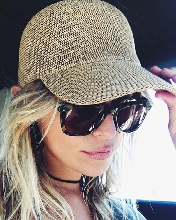 Paula in Camel - Image 10
