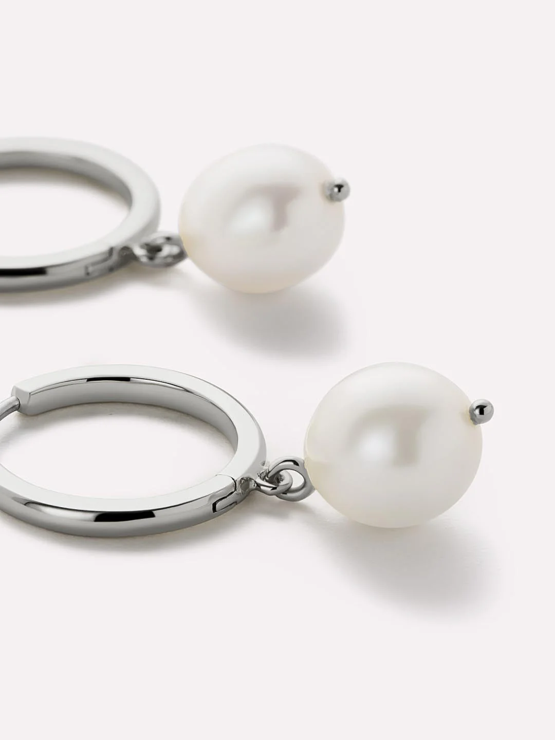 Pearl Hoops - Medium Frida Silver - Image 4