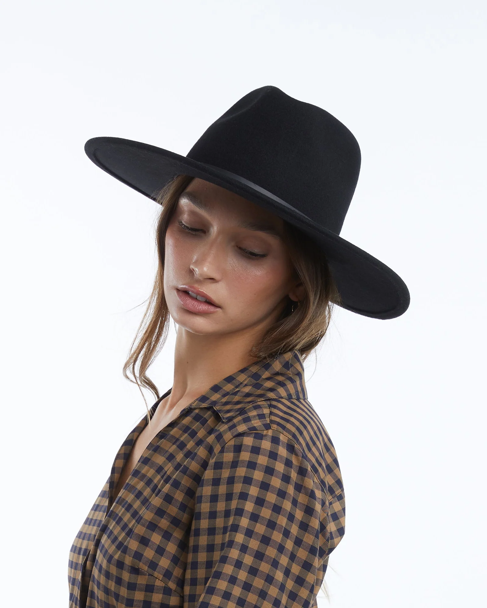 Riley in Black - Image 6