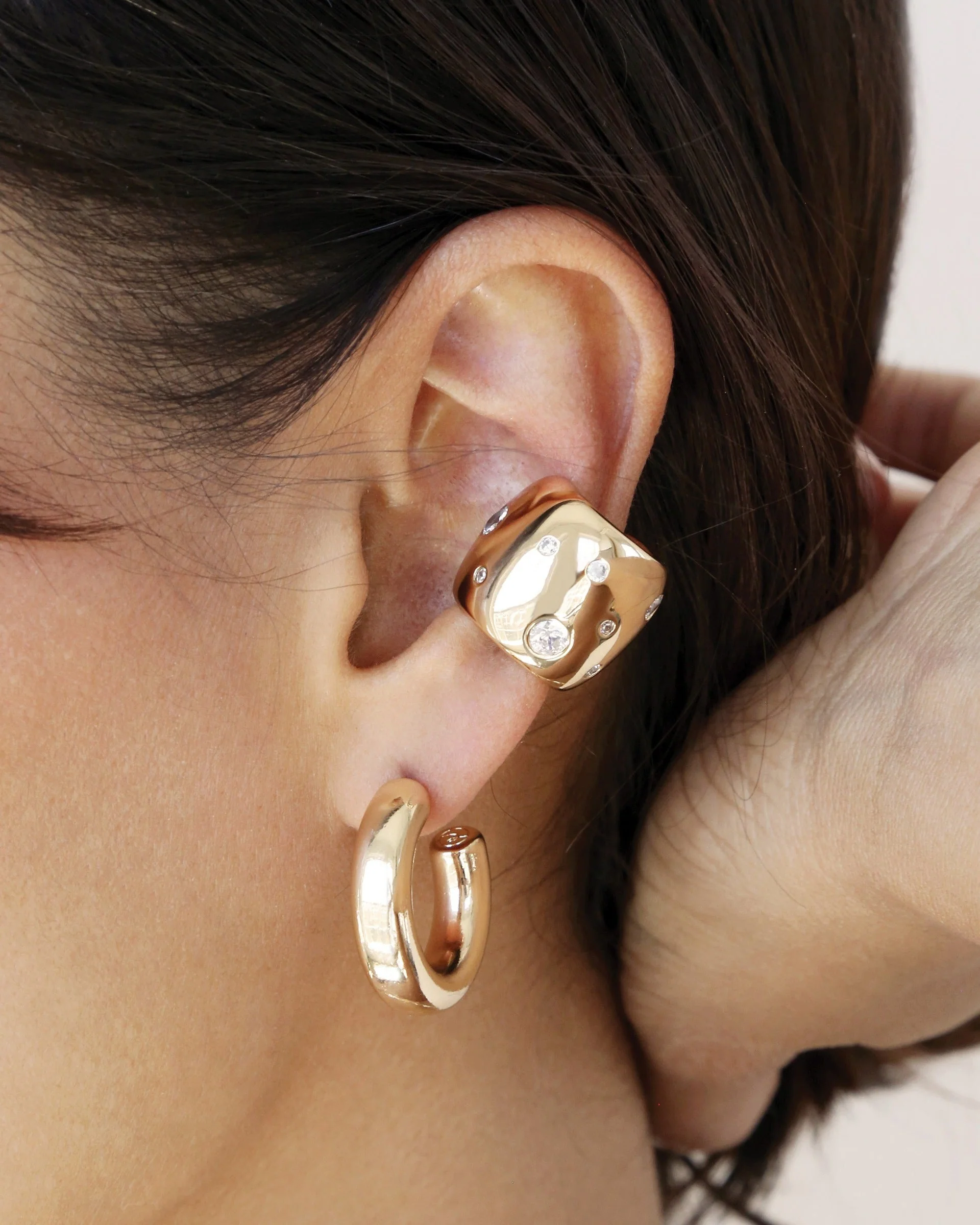 Scattered Crystal Chunky Ear Cuff - Image 2