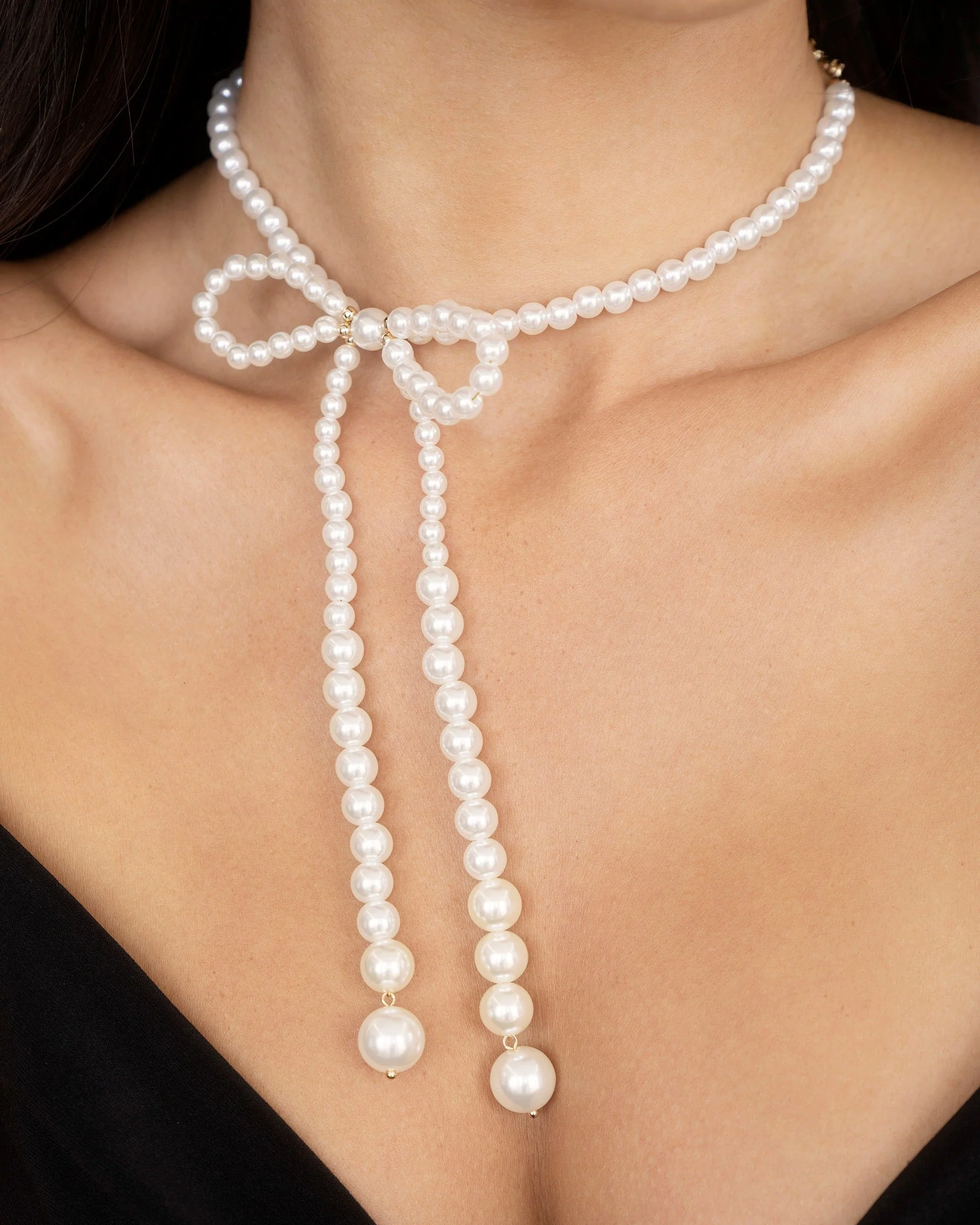 Venus Pearl Bow Necklace - Image 2